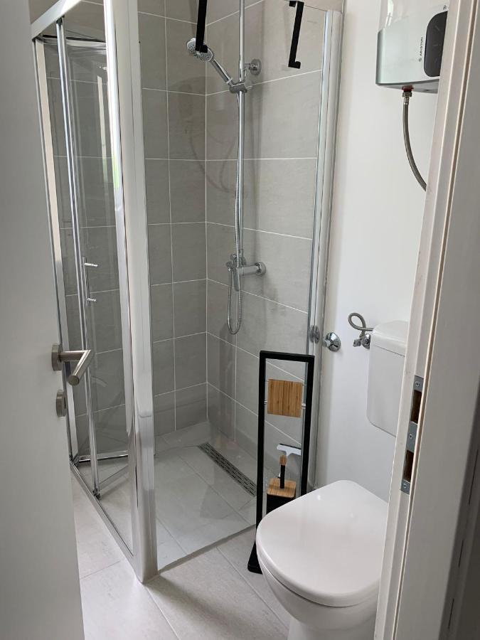 Seaside Cozy: Renovated One-bedroom With Parking Apartma *
