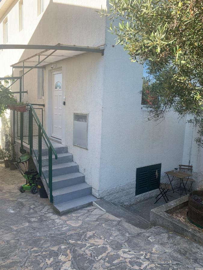 Seaside Cozy: Renovated One-bedroom With Parking * Primosten